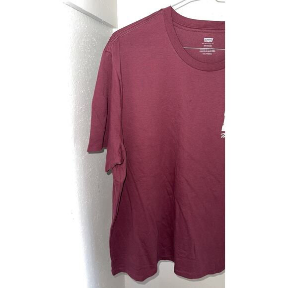 This is a Levi's Classic Graphic T-shirt in Back Red Mahogany. - Picture 3 of 4